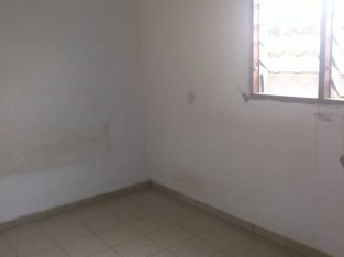 Y054NDM32 OFFRE : BOUTIQUE À LOUER CAMEROUN YAOUN