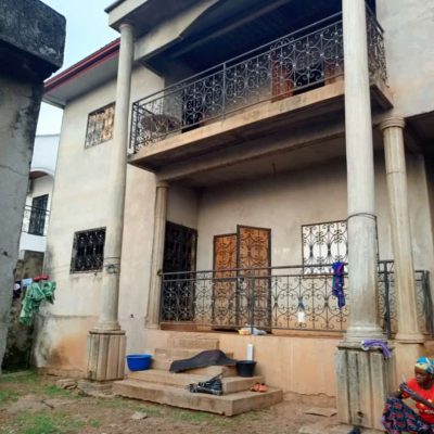 Duplex inachevée à vendre Yaoundé  🔊 quartier MIMBOMAN MAETURE MLKCARD